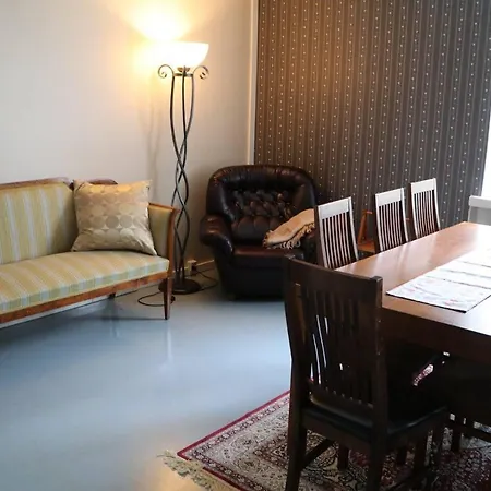 Vanha Maamies Motel *